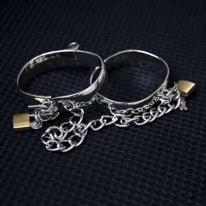 extra-large-metal-wrisat-and-ankle-cuffs-92-x-73cm-loveshop-cy