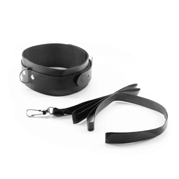 toybox-french-love-bdsm-set-with-8-toys-collar-with-leash toybox-french-love-bdsm-set-with-8-toys-collar-with-leash