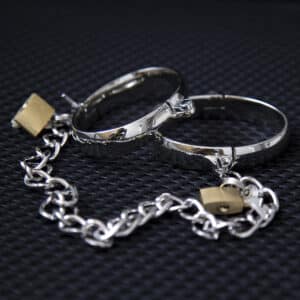 small-metal-handcuffs-or-ankle-cuffs-55-x-45cm-loveshop-cy